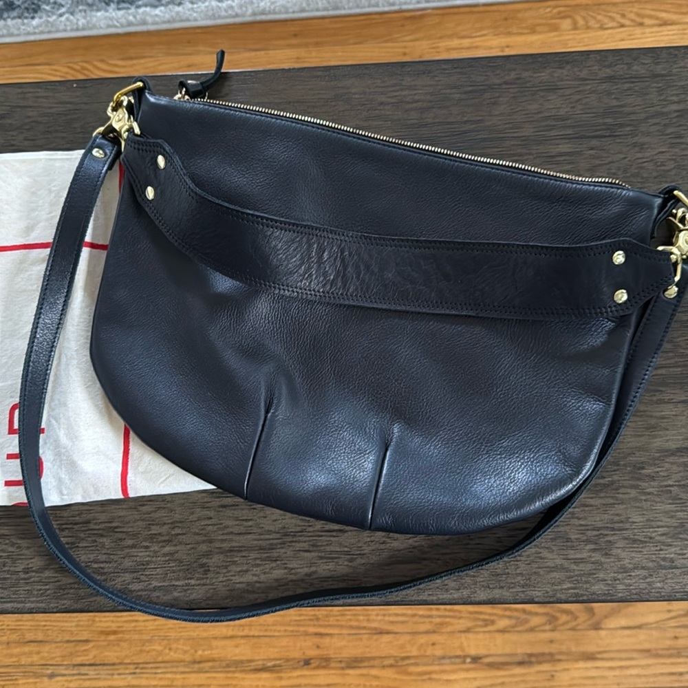 Clare V. Moyen Messenger